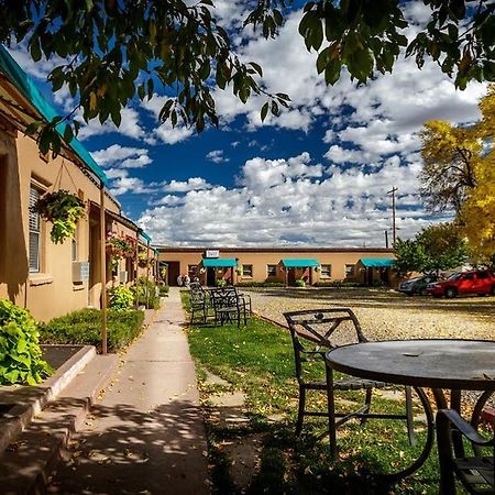 Stone Lizard Lodge Бландинг Экстерьер фото