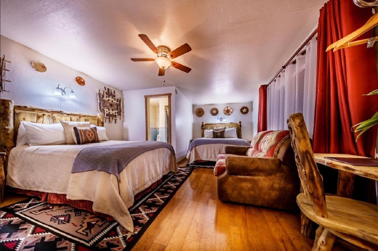 Stone Lizard Lodge Бландинг Экстерьер фото
