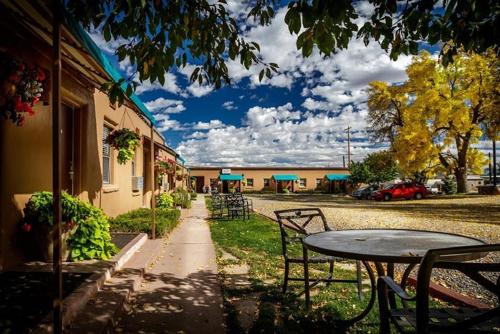 Stone Lizard Lodge Бландинг Экстерьер фото
